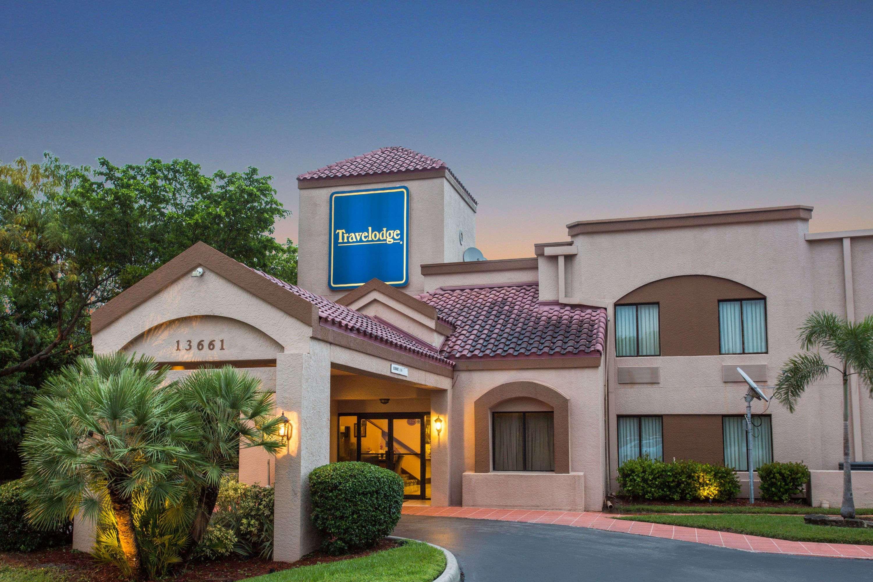 Travelodge By Wyndham Fort Myers Airport Exterior photo