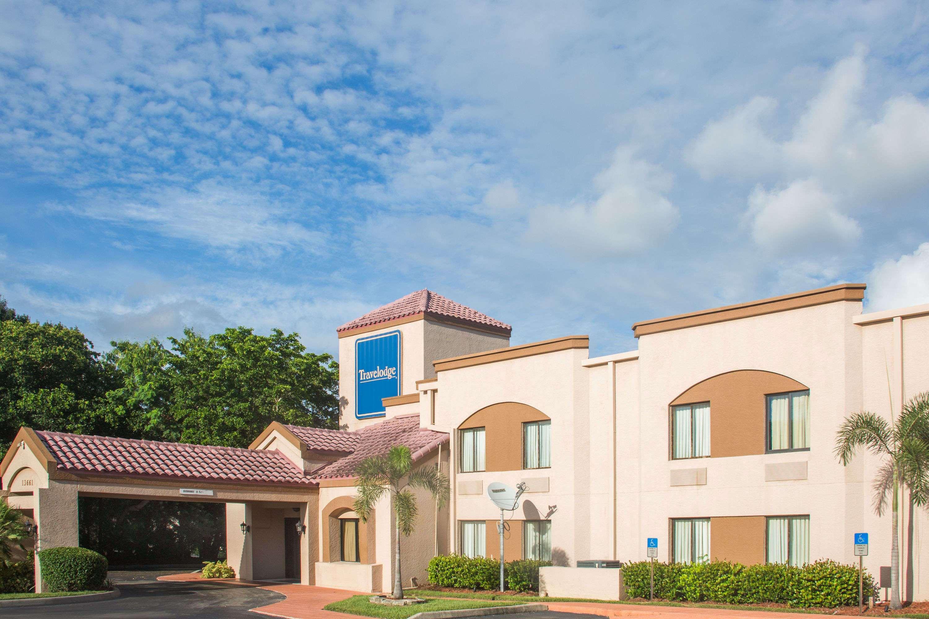 Travelodge By Wyndham Fort Myers Airport Exterior photo